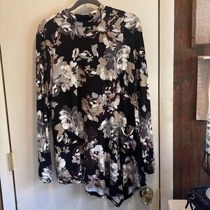 Logo mock neck floral top